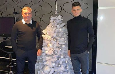 Gică Hagi, surpriză pentru fiul său de Crăciun » Ianis, al 5-lea cel mai dorit tricou de la Genk!