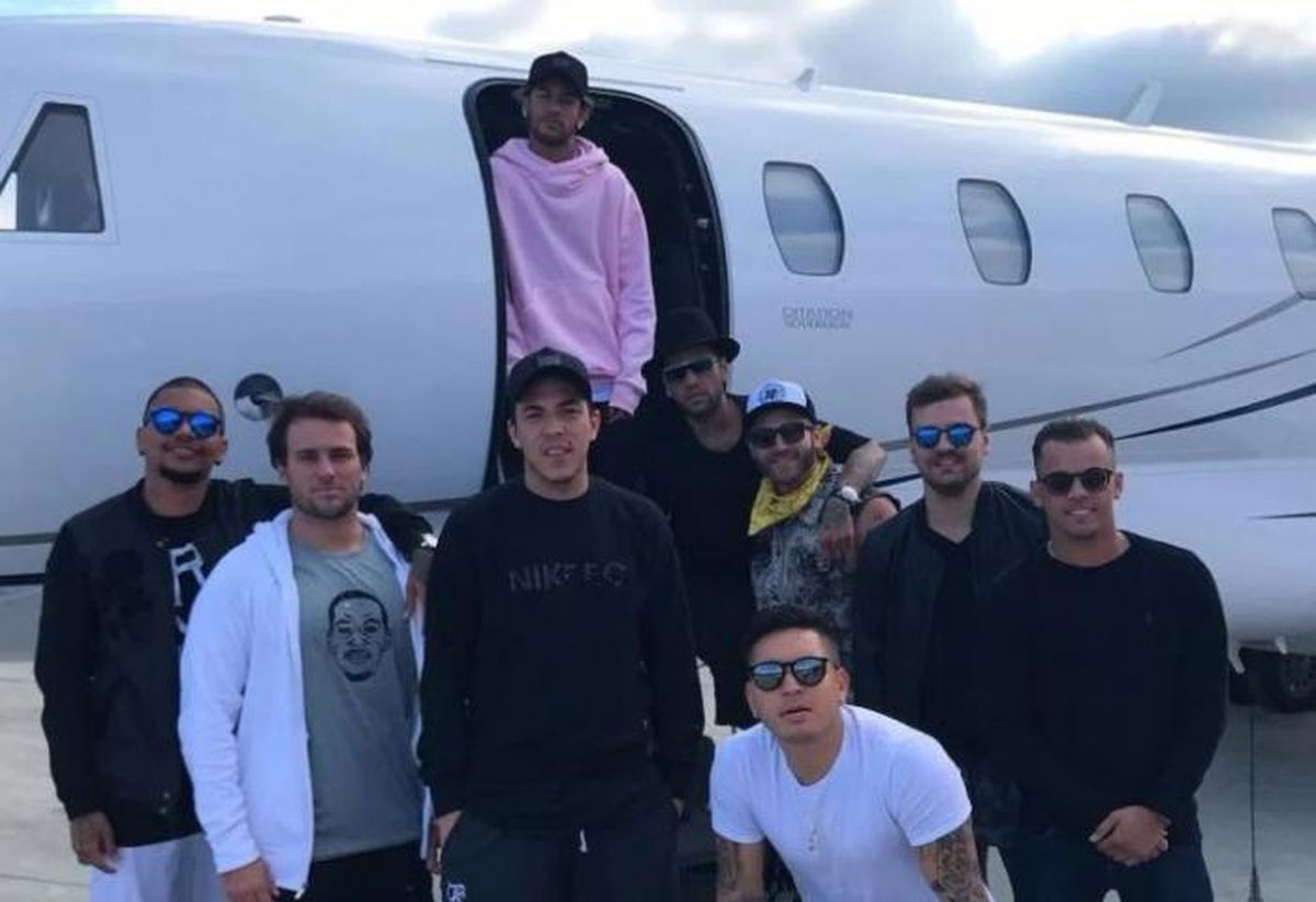 FOTO Ce fac prietenii lui Neymar, care sunt plătiți cu 11.000 de euro de brazilian: „Ei sunt cei mai importanți 3 oameni”