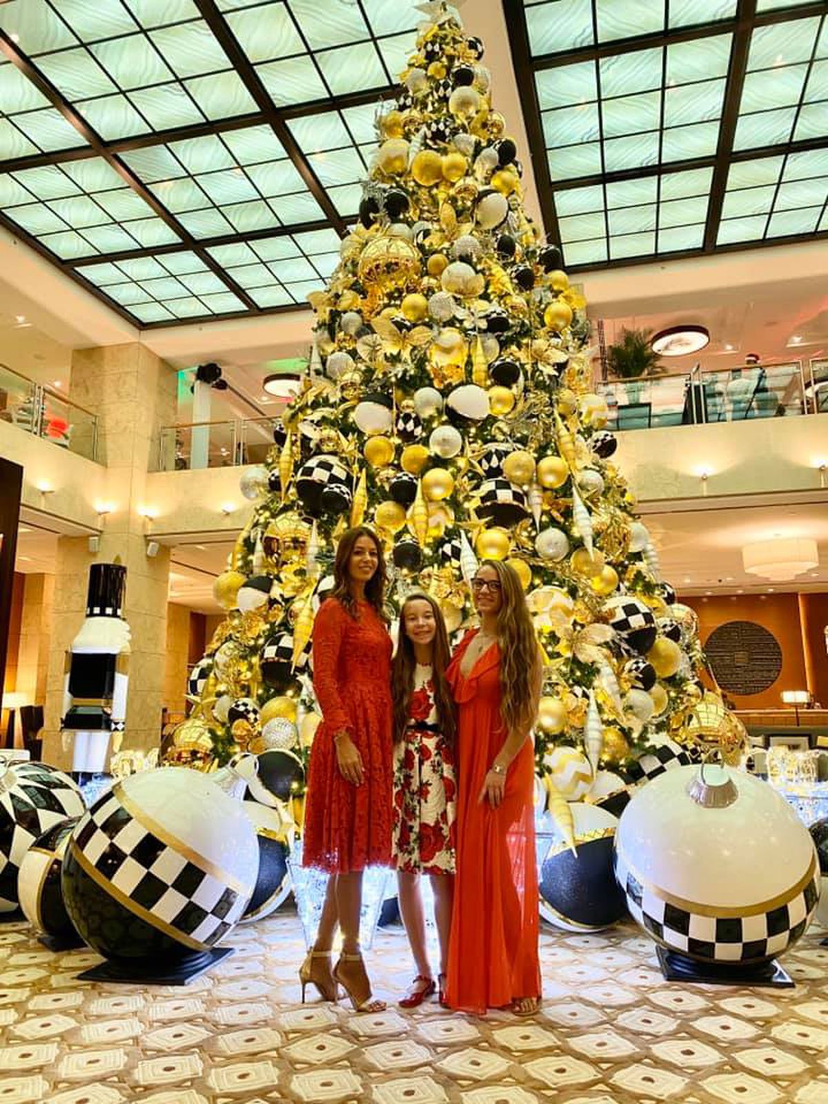 Imaginile spectaculoase postate de soția lui Dan Petrescu în Dubai » Ipostaze sexy cu soția antrenorului de la CFR Cluj