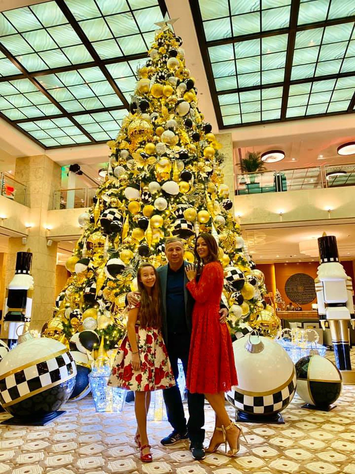 Imaginile spectaculoase postate de soția lui Dan Petrescu în Dubai » Ipostaze sexy cu soția antrenorului de la CFR Cluj