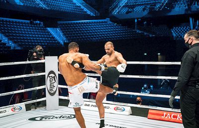 EXCLUSIV Cum a trăit Moroșanu meciul cu Benny cu Badr Hari: „ Mă gândeam «Mamă! Noi, românii, iar luăm bătaie! Și la fotbal, și aici...»”