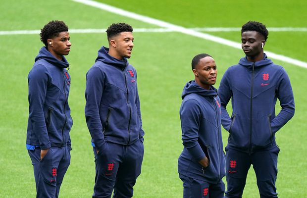 Măsuri drastice în Anglia împotriva abuzurilor rasiste online » Noua lege intră în vigoare din 2022