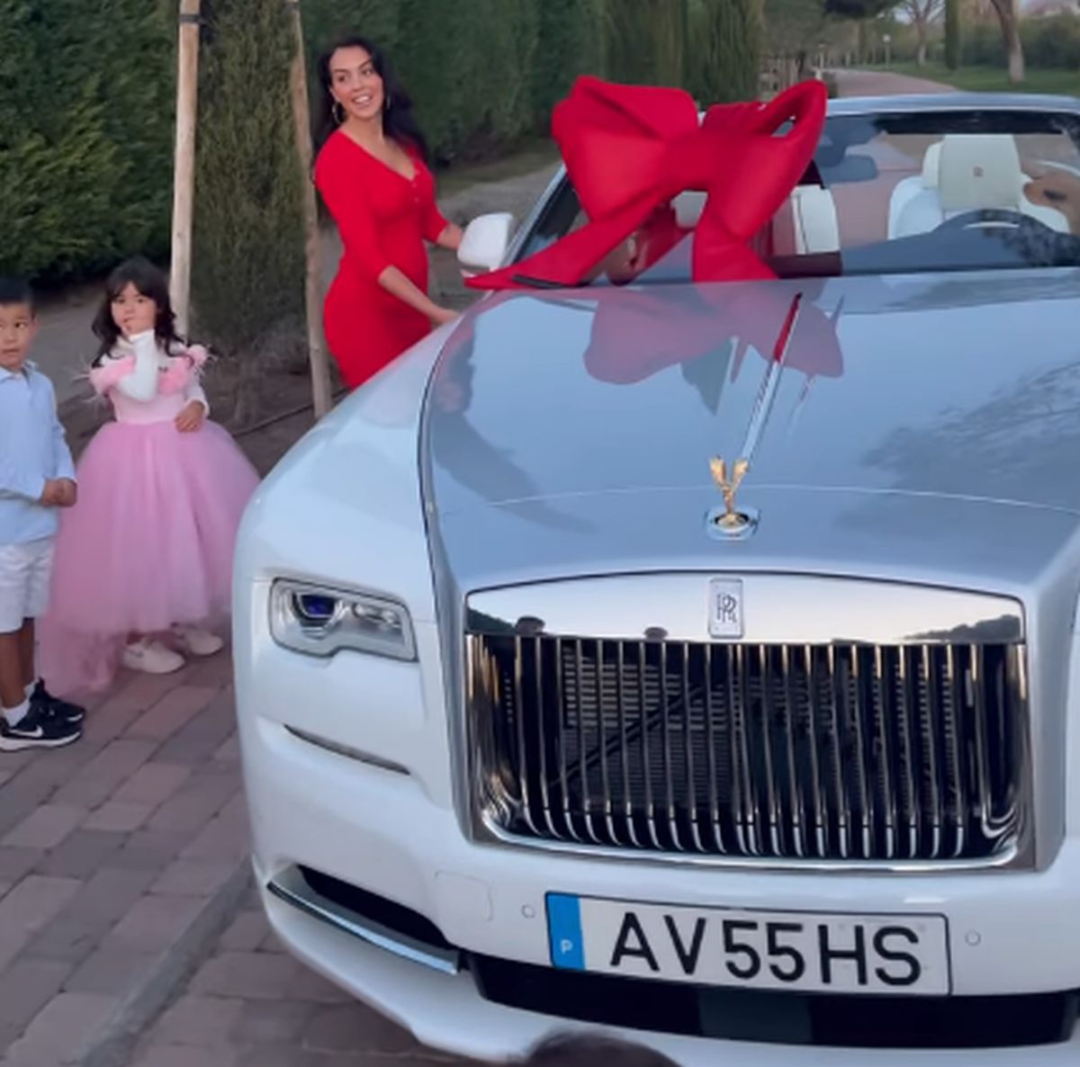 „Moșul” Georgina Rodriguez i-a adus lui Cristiano Ronaldo un cadou de peste 340.000 de dolari