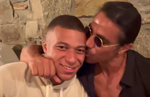 Bucătarul Salt Bae, anchetat de FIFA, clip viral alături de Mbappe: „O plăcere să fiu alături de omul meu”