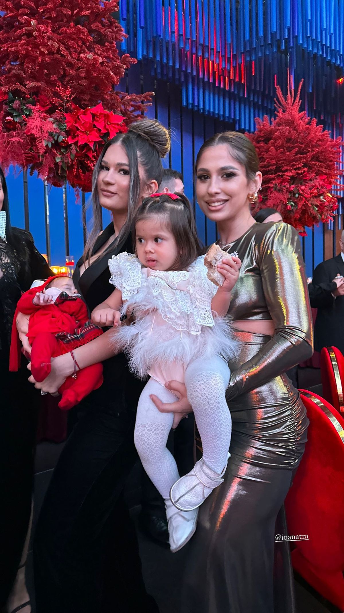 Băieții lui Hagi s-au făcut mari » Fotbaliștii lansați de „Rege”, show la cununia lui Ianis: „Farul campioană” și imnul României