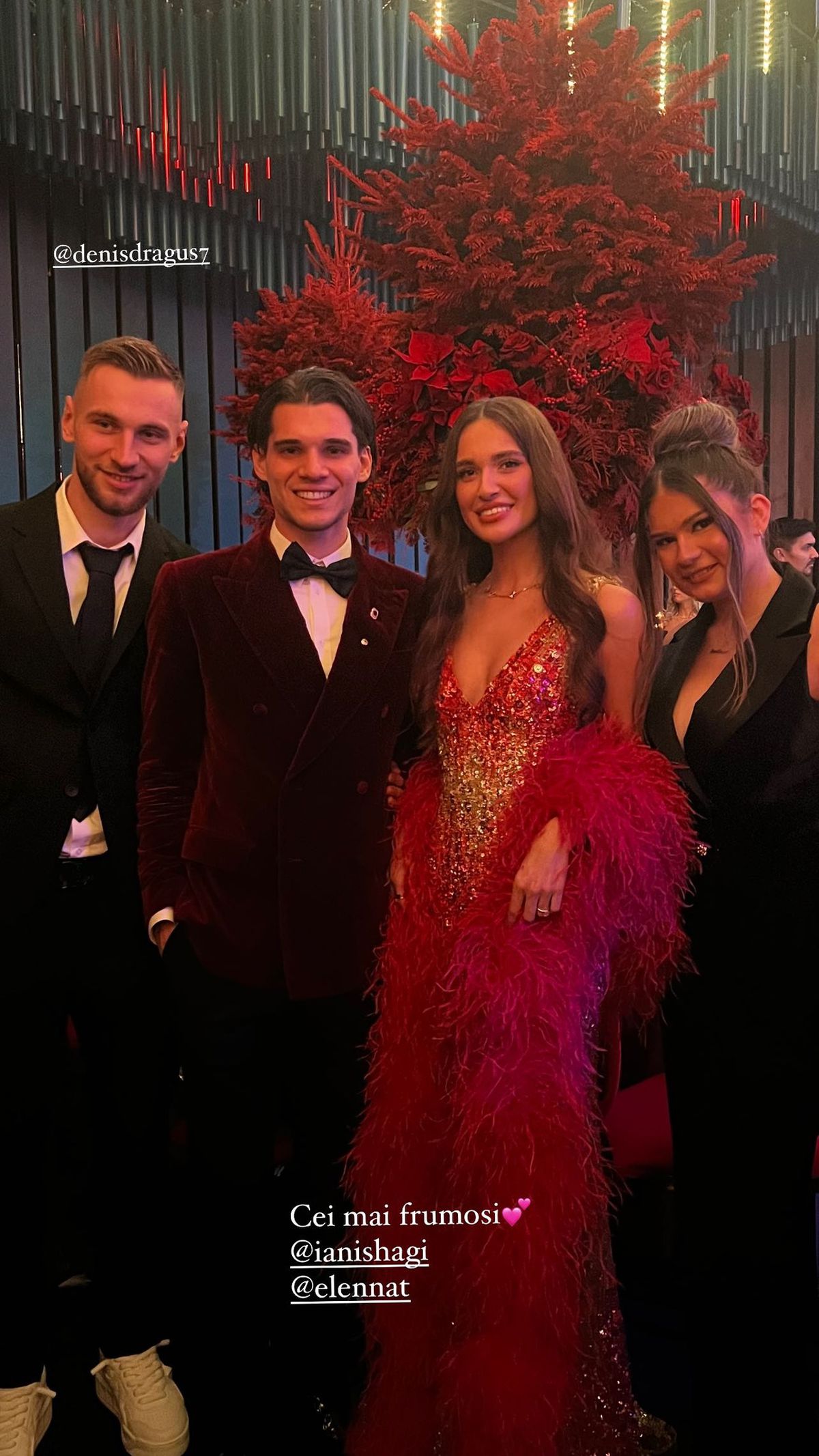 Băieții lui Hagi s-au făcut mari » Fotbaliștii lansați de „Rege”, show la cununia lui Ianis: „Farul campioană” și imnul României