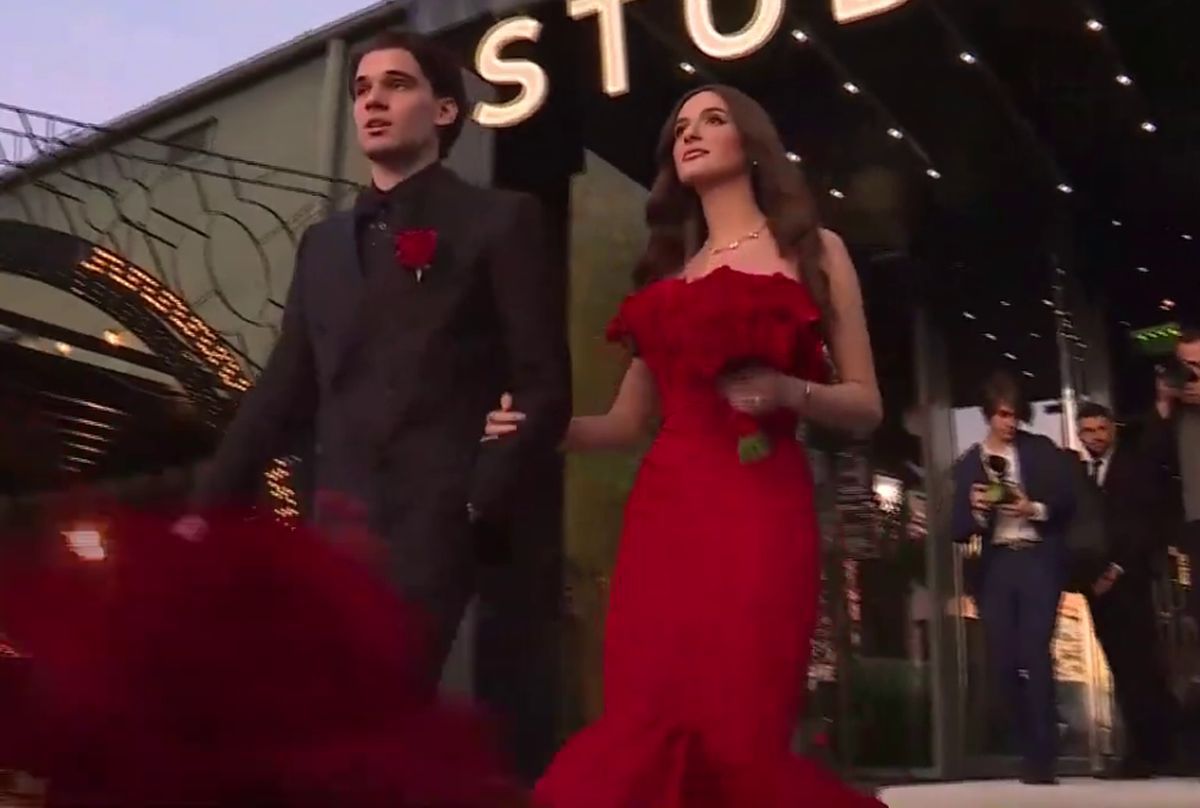 Direct de pe podium! Cât a costat rochia purtată de Elena la cununia cu Ianis Hagi