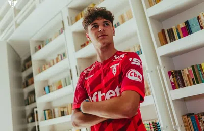 Puștiul-minune din Superligă a ales între Rapid și FCSB, dar vine doar din vară: „Două facultăți în paralel și fotbal la nivel înalt!”