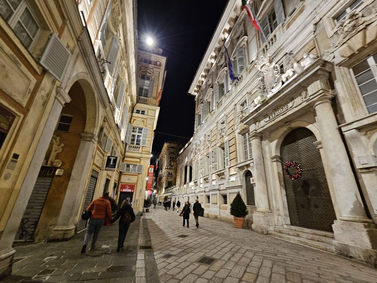 Genova, un oraș extraordinar și ziua, și noaptea