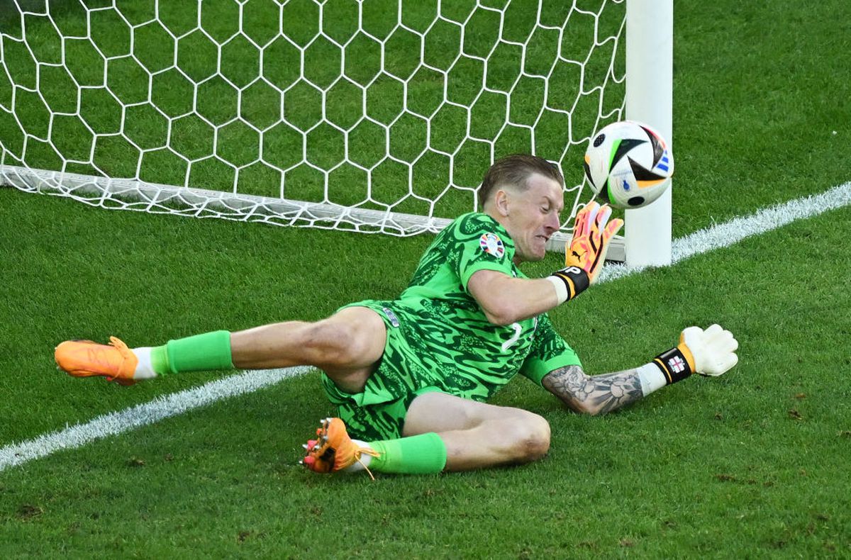 Uluitor! Ce avea scris Jordan Pickford pe sticla de apă, înainte să pareze penalty-ul lui Erling Haaland