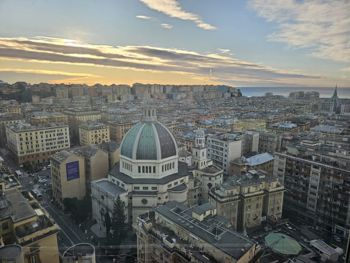 Genova, un oraș extraordinar și ziua, și noaptea