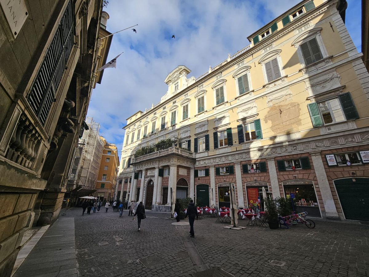 Genova, un oraș extraordinar și ziua, și noaptea