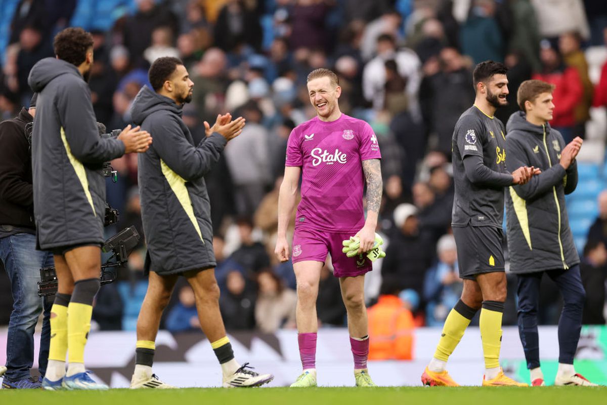 Ce avea scris Jordan Pickford pe sticla de apă în partida cu Manchester City