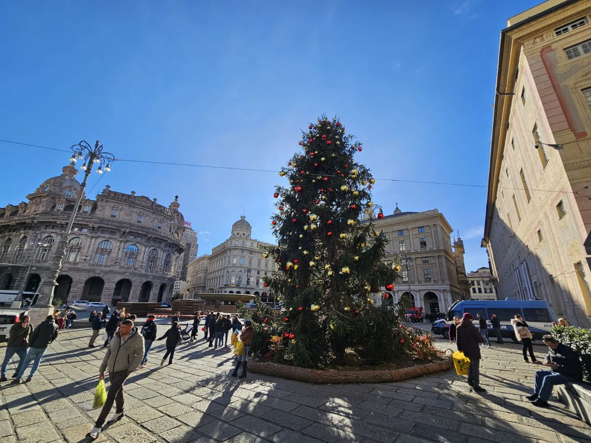 Genova, un oraș extraordinar și ziua, și noaptea