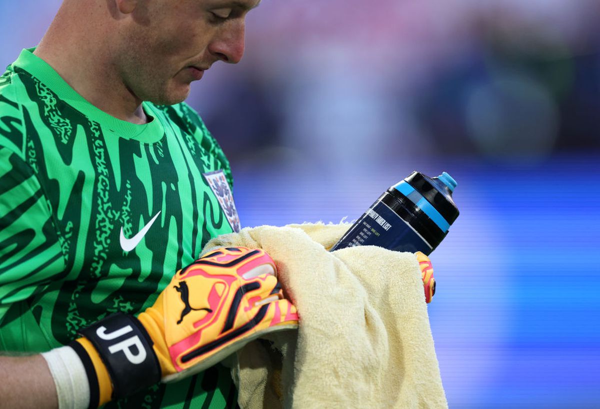 Uluitor! Ce avea scris Jordan Pickford pe sticla de apă, înainte să pareze penalty-ul lui Erling Haaland