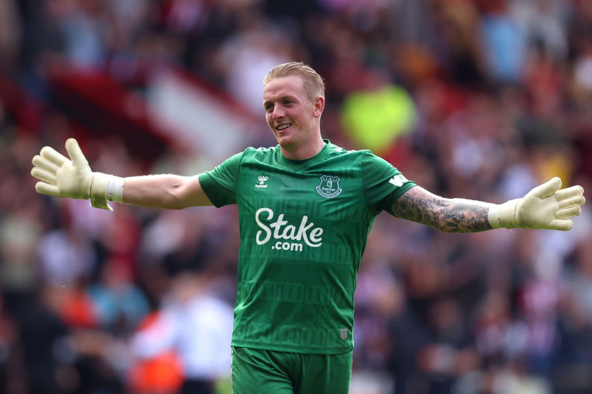 Ce avea scris Jordan Pickford pe sticla de apă în partida cu Manchester City