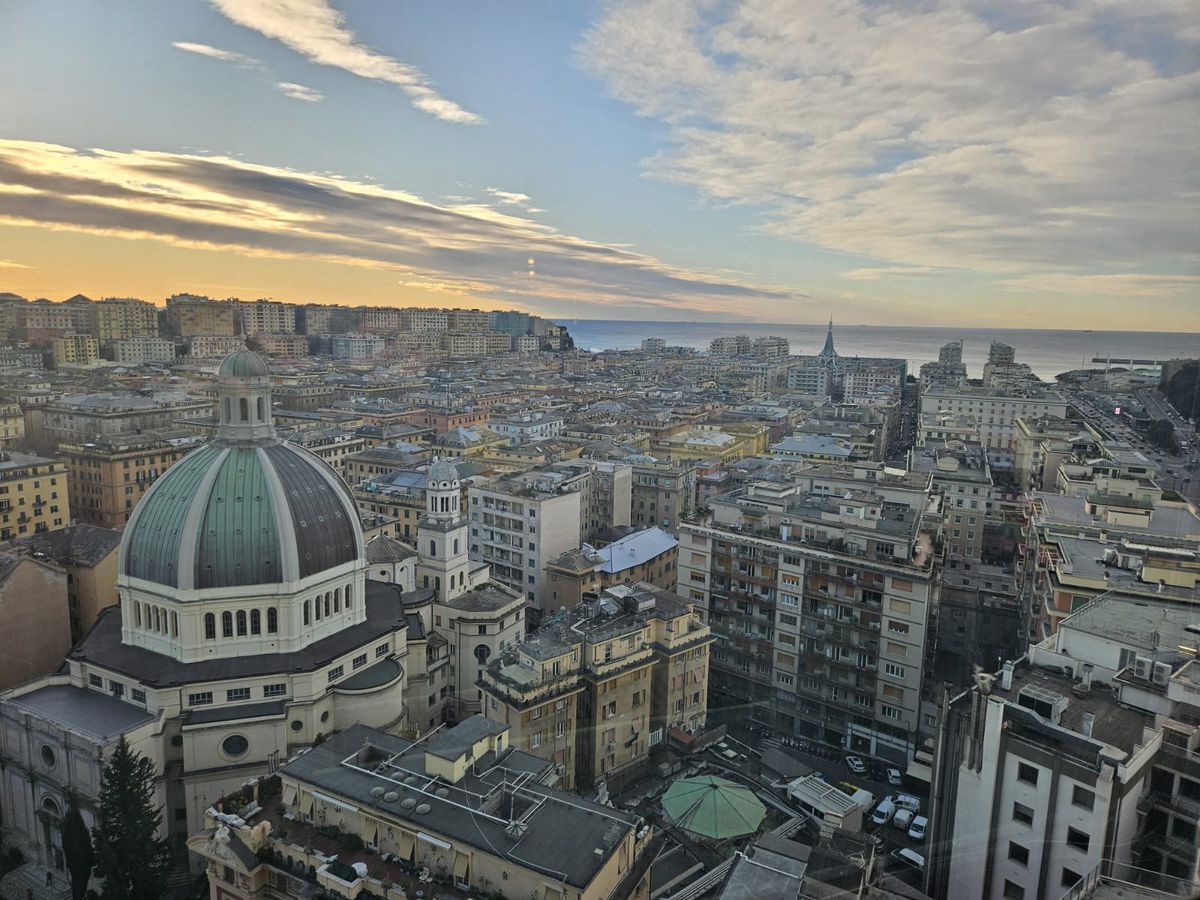 Genova, un oraș extraordinar și ziua, și noaptea