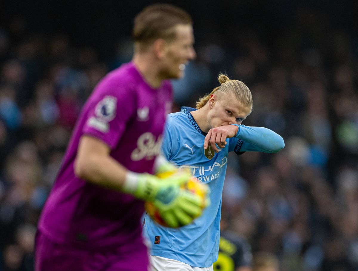 Ce avea scris Jordan Pickford pe sticla de apă în partida cu Manchester City