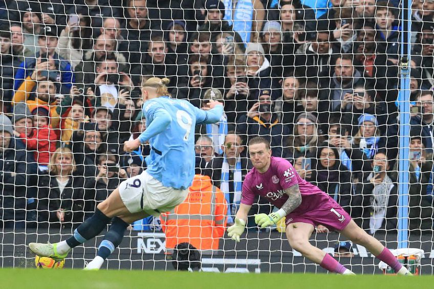 Uluitor! Ce avea scris Jordan Pickford pe sticla de apă, înainte să pareze penalty-ul lui Erling Haaland / foto: Getty Images