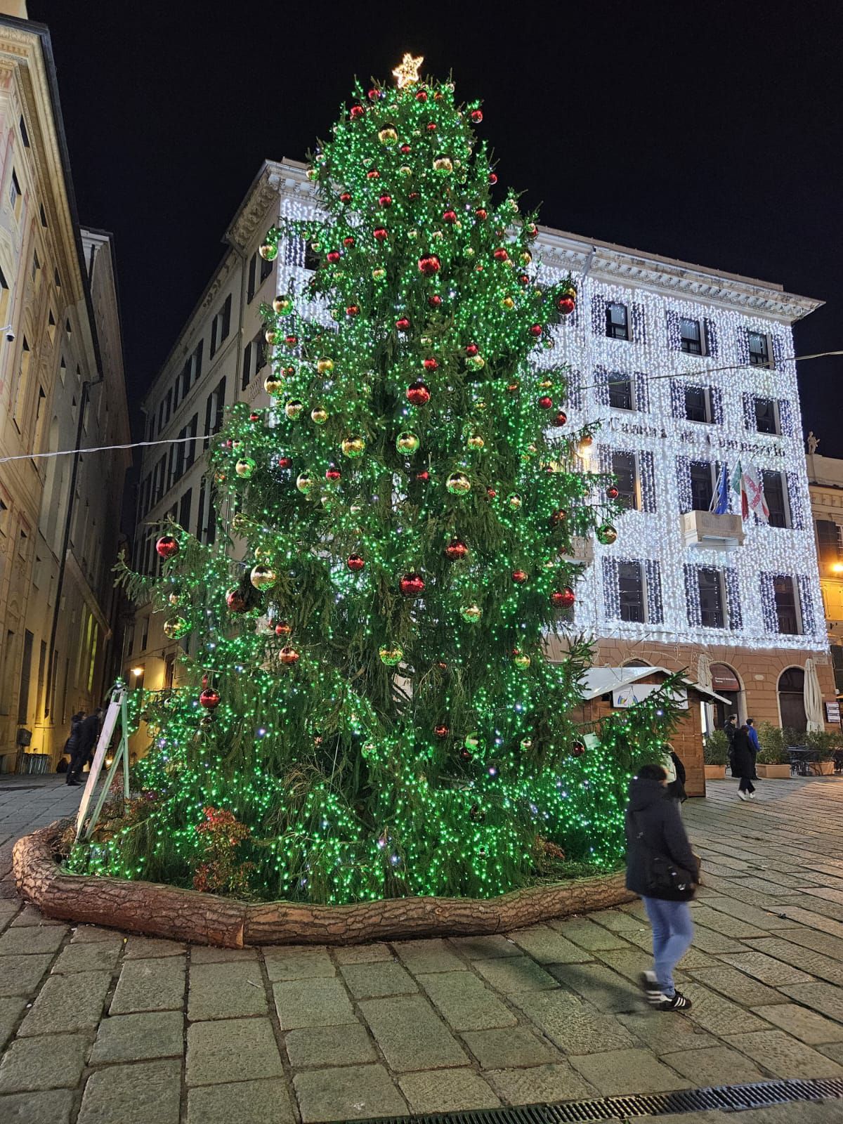 Genova, un oraș extraordinar și ziua, și noaptea