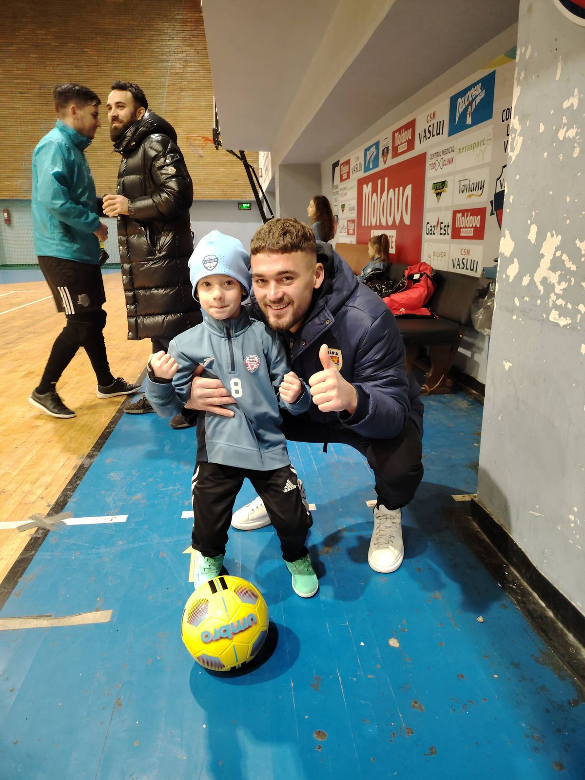 Transfer picat?! Ziariștii de peste hotare dau de pământ cu Louis Munteanu, la o zi după imaginile virale: „Imaginați-vă dacă îl luam și ne făcea faza cu tricoul”