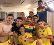 Costi Dima, în plan îndepărtat, sărbătorind o victorie a României U19 alături de Andrei Vlad, Moruțan, Vlad Dragomir, Mățan, Robert Moldoveanu și Haruț / Sursă foto: Facebook