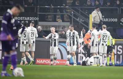 Incidente grave în Belgia! Anderlecht - Charleroi, întrerupt minute bune după ce un jucător a fost lovit cu o sticlă de ultrași