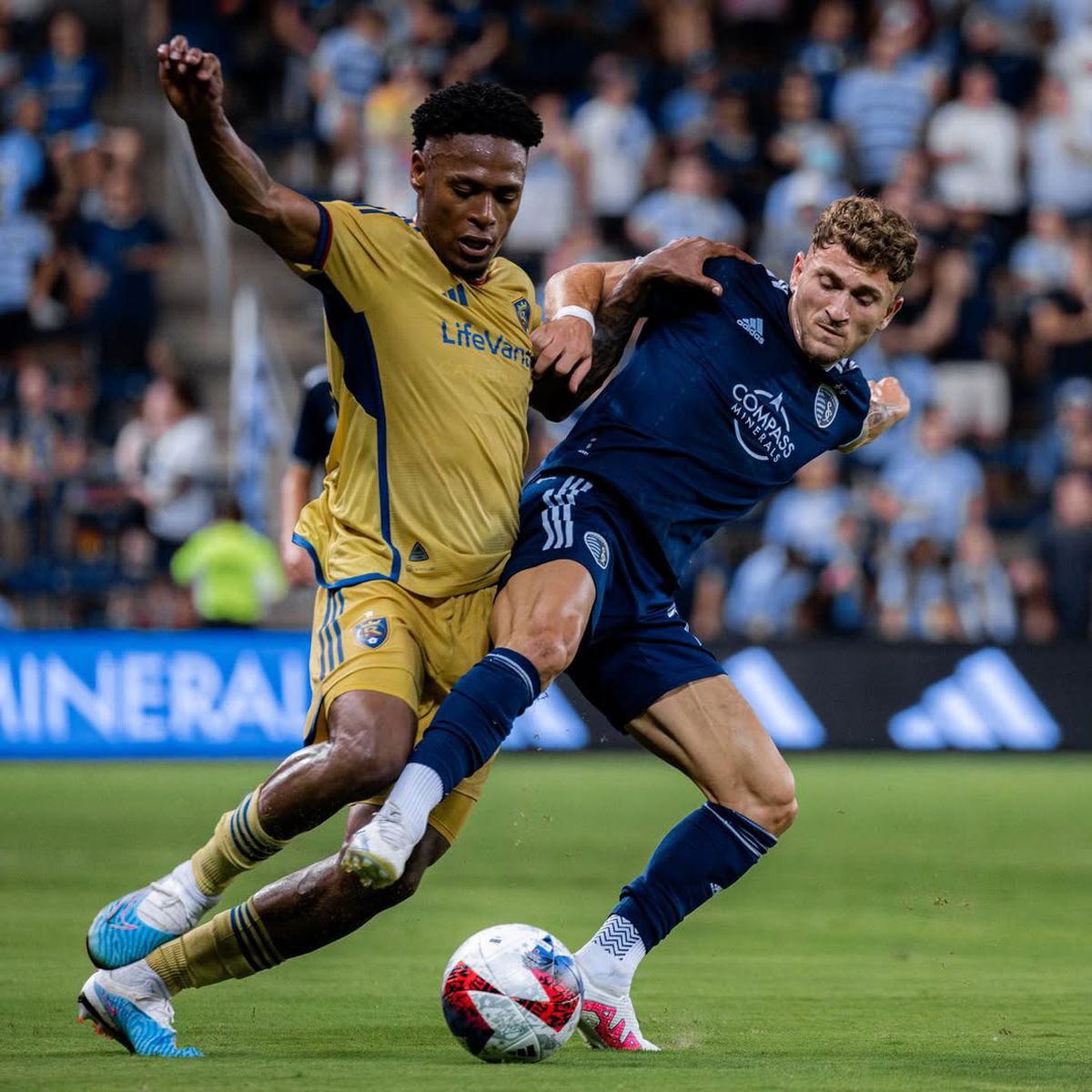 Marinos Tzionis - carieră - UTA, Kansas - MLS, Cipru