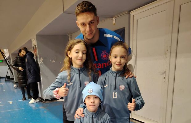 Louis Munteanu s-a pozat în tricoul lui FCSB! » O „aroganță” la adresa lui Varga sau urmează transferul?