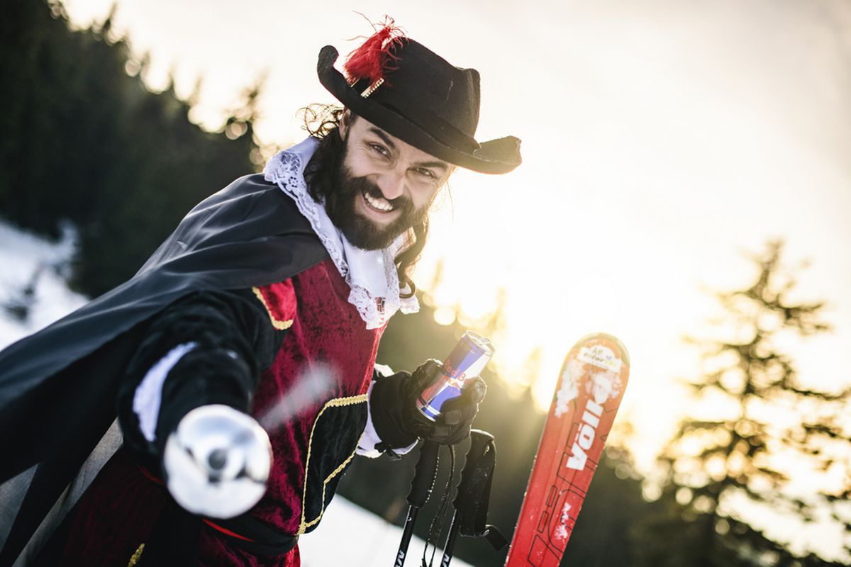 FOTO & VIDEO // A fost nebunie la cote maxime pe pârtia din Poiana Brașov! "Urși", "tigri" și "lei" au participat la cea mai tare competiție a iernii