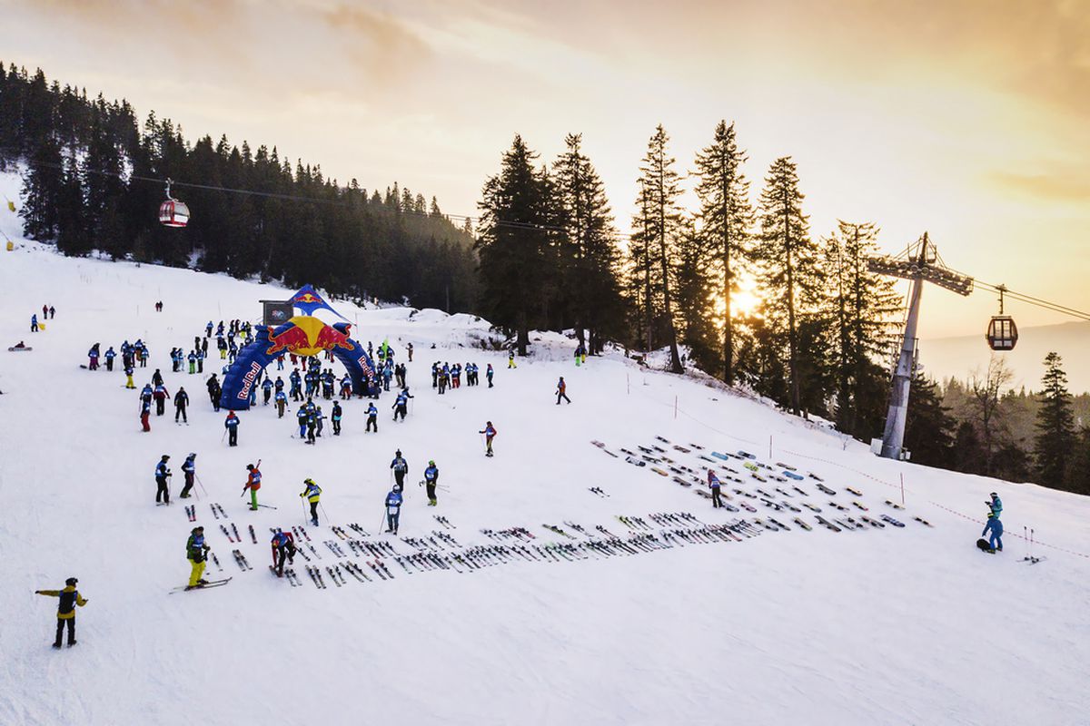 FOTO & VIDEO // A fost nebunie la cote maxime pe pârtia din Poiana Brașov! "Urși", "tigri" și "lei" au participat la cea mai tare competiție a iernii