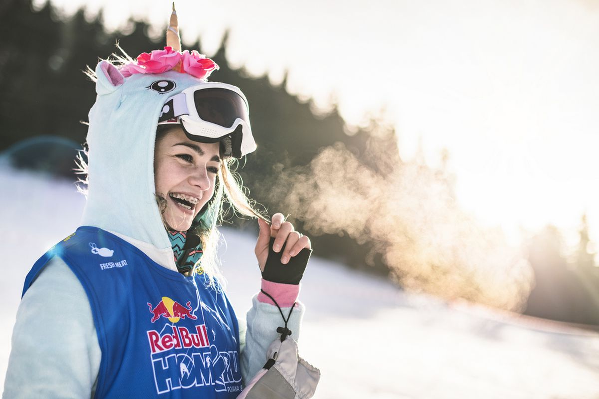 FOTO & VIDEO // A fost nebunie la cote maxime pe pârtia din Poiana Brașov! "Urși", "tigri" și "lei" au participat la cea mai tare competiție a iernii