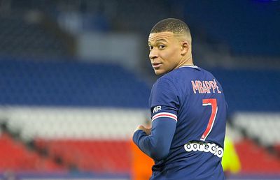 FIFA 21. Fanii contestă includerea lui Mbappe în Echipa Anului! Nu înțeleg cum i-a luat fața lui Messi