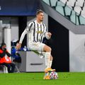 Radu Drăgșin, fundașul de 18 ani al lui Juventus, anunțat titular diseară cu SPAL în „sferturile” Cupei, s-a înțeles cu campioana Italiei, iar semnătura rămâne o formalitate, salariul oferit fiind la nivelul perspectivelor lui.