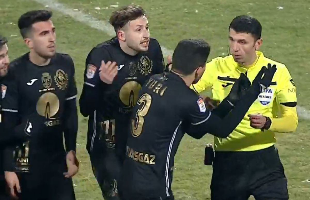 FOTO. Greșeală mare de arbitraj în Dinamo - Gaz Metan! Ion Crăciunescu: „Golul trebuia anulat!”