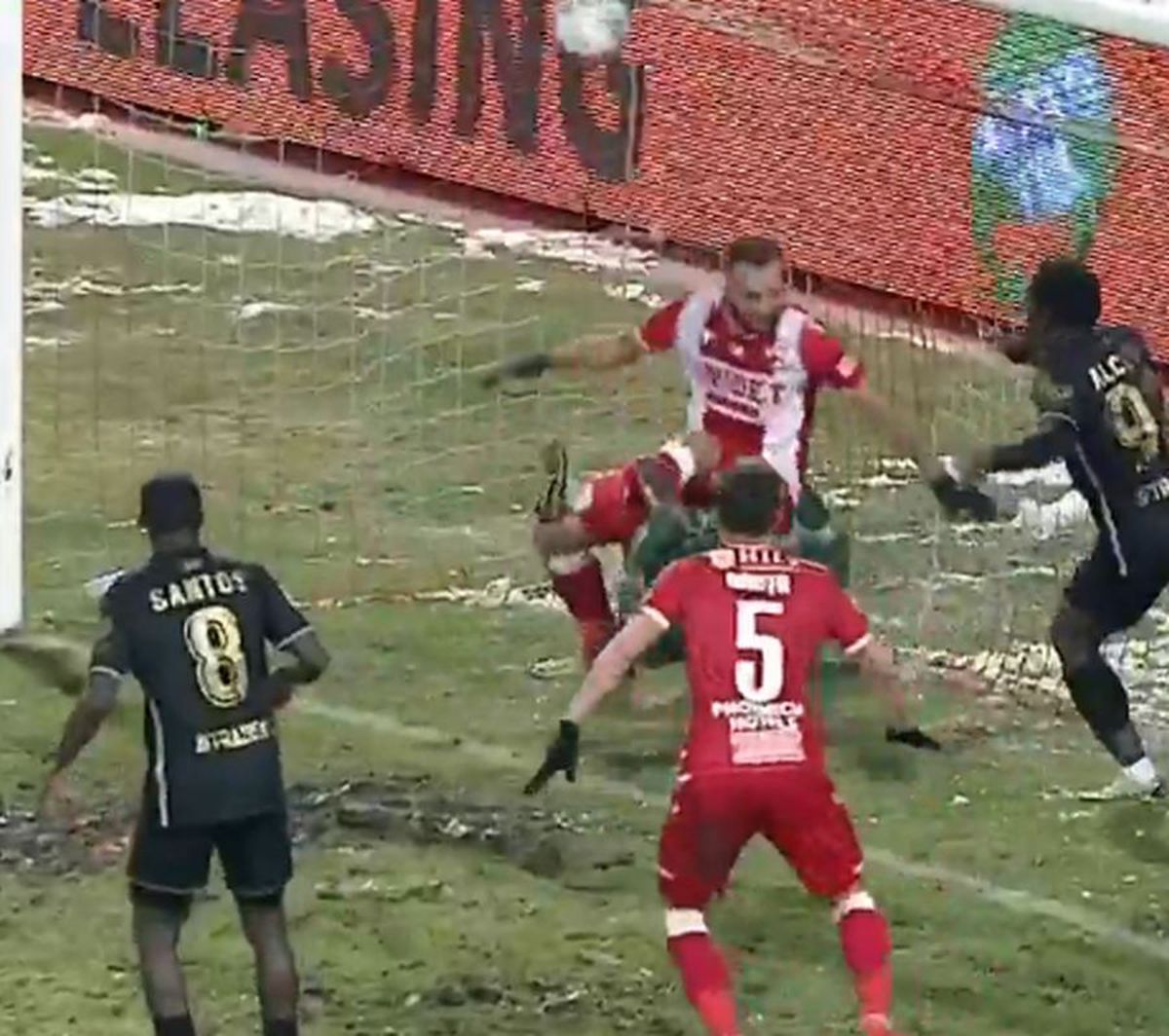 FOTO. Greșeală mare de arbitraj în Dinamo - Gaz Metan! Ion Crăciunescu: „Golul trebuia anulat!”