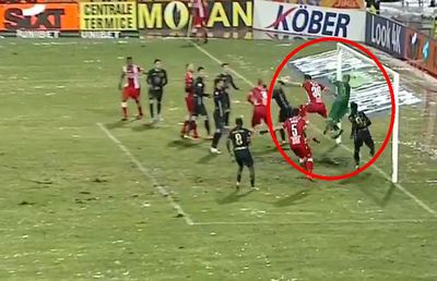 FOTO. Greșeală mare de arbitraj în Dinamo - Gaz Metan! Ion Crăciunescu: „Golul trebuia anulat!”