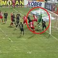 În minutul 43, la scorul de 1-1, Dinamo a preluat conducerea în partida cu Gaz Metan, după un fault nesemnalizat în prealabil la portarul Pleșca.