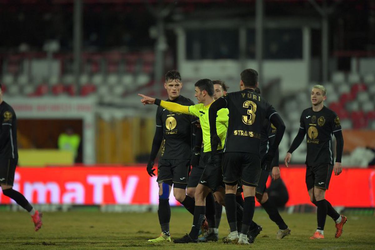 VIDEO Noul șef de la Dinamo a anunțat ultima mutare din „Groapă”: „E pe drum!” + Cum au ratat „câinii” un transfer: „I-au zis să nu calce în România”