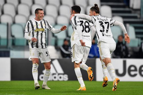 Fundașul Radu Drăgușin (18 ani) a fost integralist la Juventus, în victoria 4-0 cu Spal. Campioana Italiei s-a calificat în semifinalele Cupei Italiei.