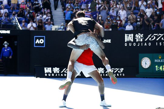 Nick Kyrgios l-a îmbrățișat pe Kokkinakis // foto: Guliver/gettyimages