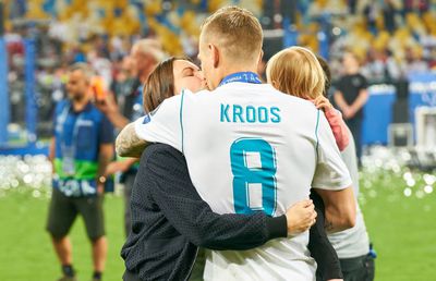 Kroos, cu gândul la soție înainte de finala CM: „N-am dormit deloc bine” + Când s-a îmbătat rău cu tequila și despre ce jucător spune: „Să vină, Madridul deja îl adoră”