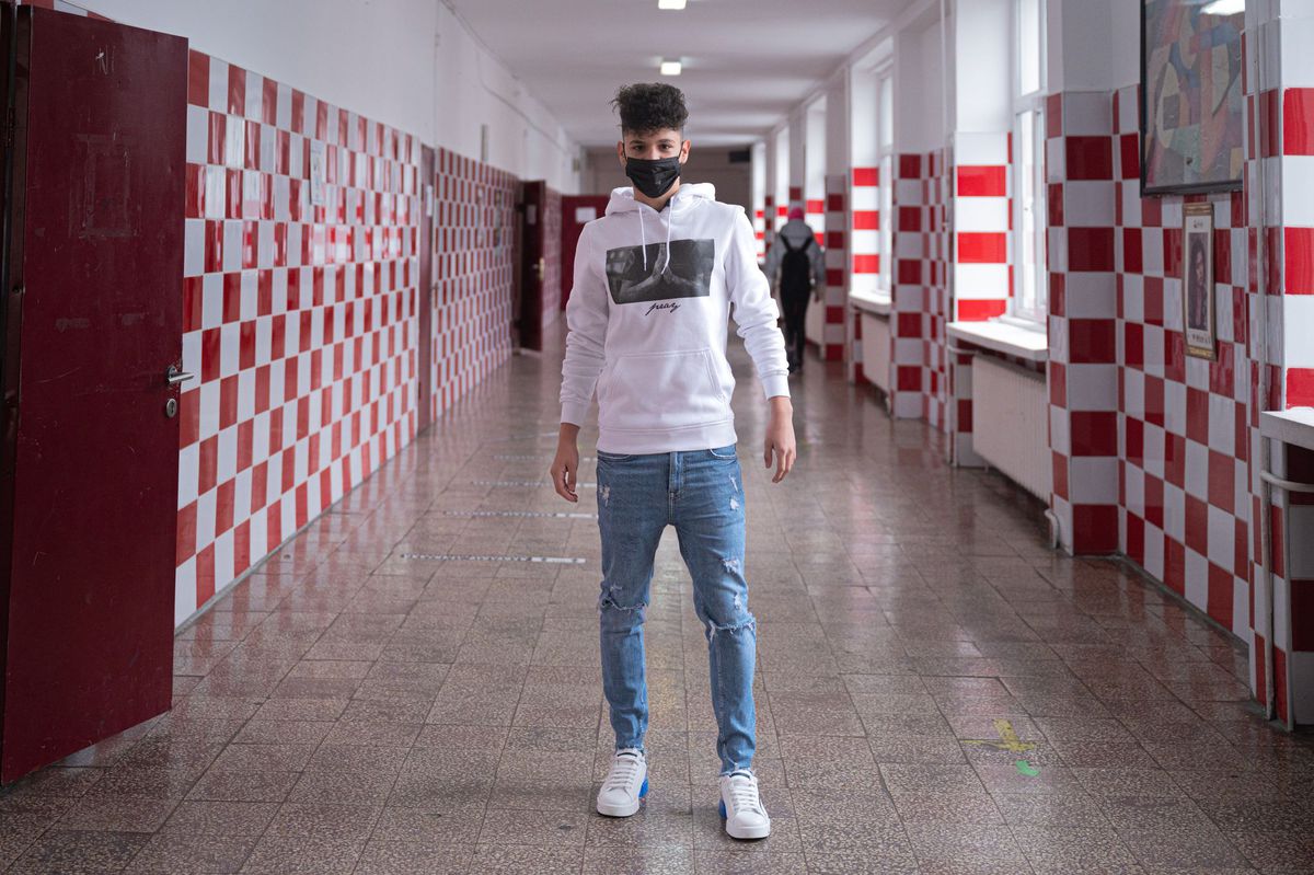 Elevul Dima dintr-a 10-a » Povestea unuia dintre cei mai tineri debutanţi din Liga 1: „Cu şcoala merge bine”