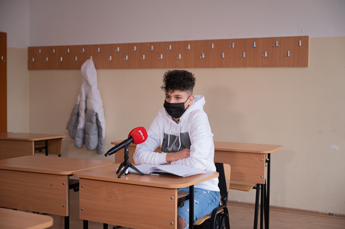 Elevul Dima dintr-a 10-a » Povestea unuia dintre cei mai tineri debutanţi din Liga 1: „Cu şcoala merge bine”