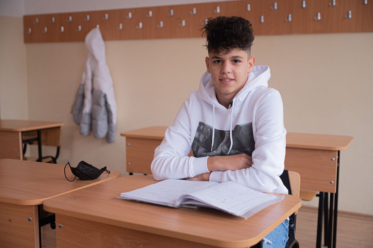 Elevul Dima dintr-a 10-a » Povestea unuia dintre cei mai tineri debutanţi din Liga 1: „Cu şcoala merge bine”