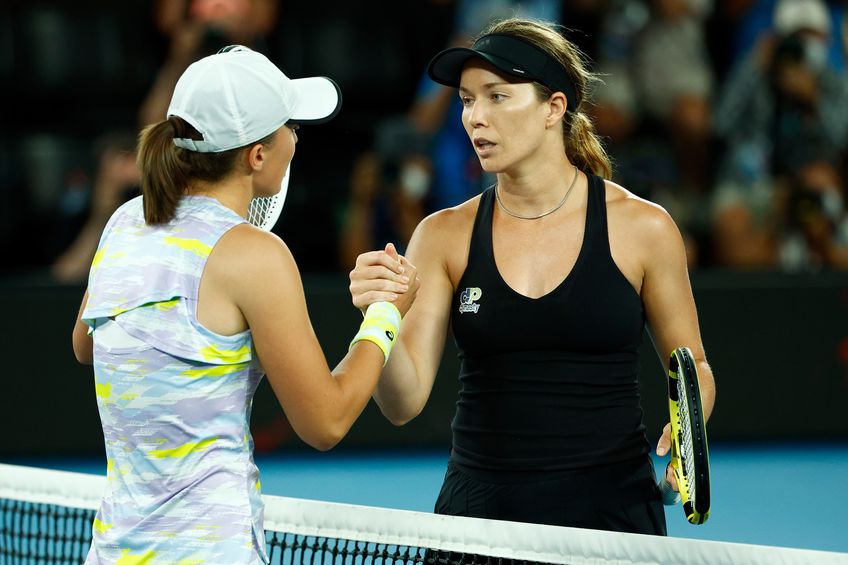 Danielle Collins a învins-o pe Iga Swiatek, stânga, și e în finala Australian Open, foto: Imago