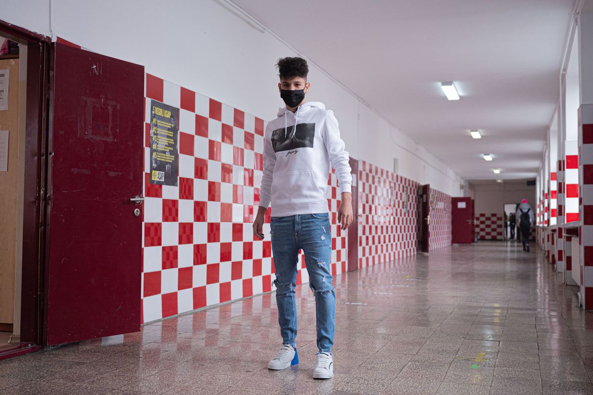 Elevul Dima dintr-a 10-a » Povestea unuia dintre cei mai tineri debutanţi din Liga 1: „Cu şcoala merge bine”