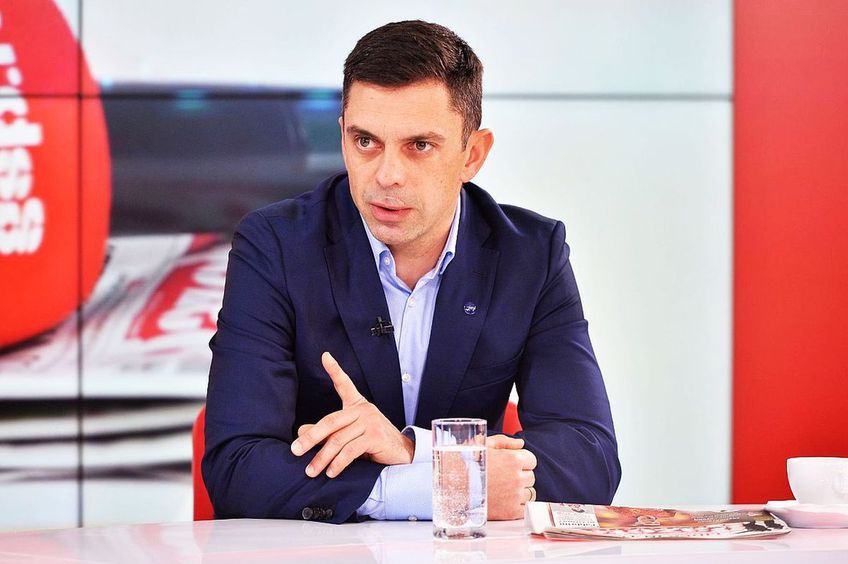 Eduard Novak (45 de ani), ministrul Sportului