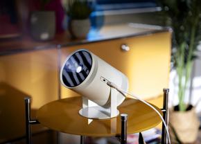 Gaming sau meciuri oriunde te-ai afla? DA, se poate! Samsung Electronics lansează Freestyle, un super-videoproiector portabil