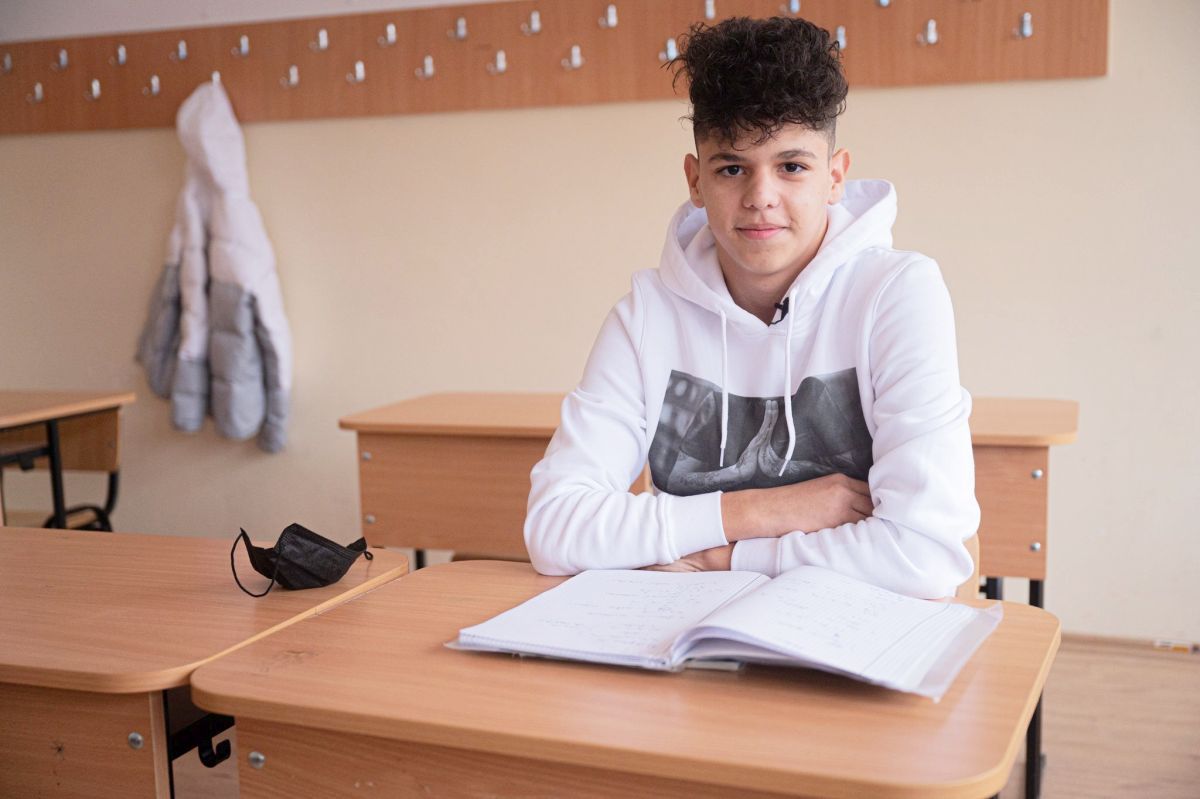 Elevul Dima dintr-a 10-a » Povestea unuia dintre cei mai tineri debutanţi din Liga 1: „Cu şcoala merge bine”